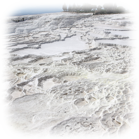 Terasele albe de travertin de la Pamukkale, Turcia