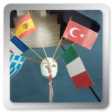 Drapelele țărilor partenere în proiectul Erasmus+: România, Turcia, Grecia, Italia, Spania